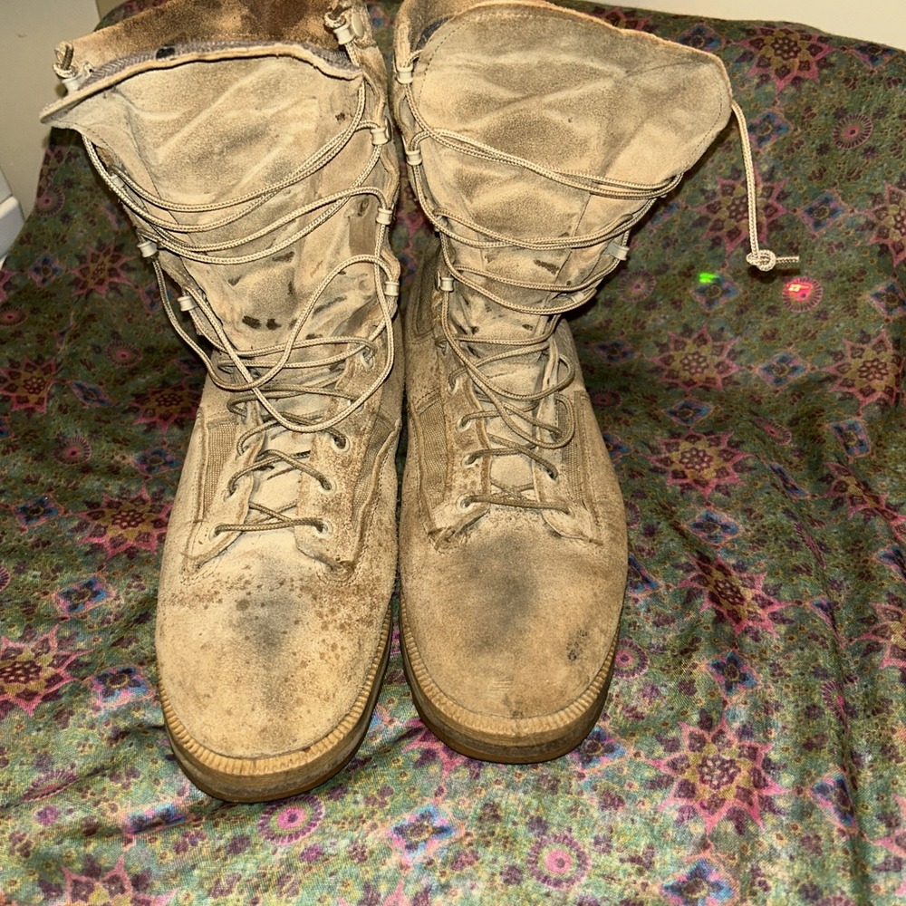 Belleville Size 11W Desert Tan Gore-Tex Vibram Sole Combat Boots Oil Stains